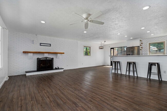 Building Photo - JC Rental Available. Prime location