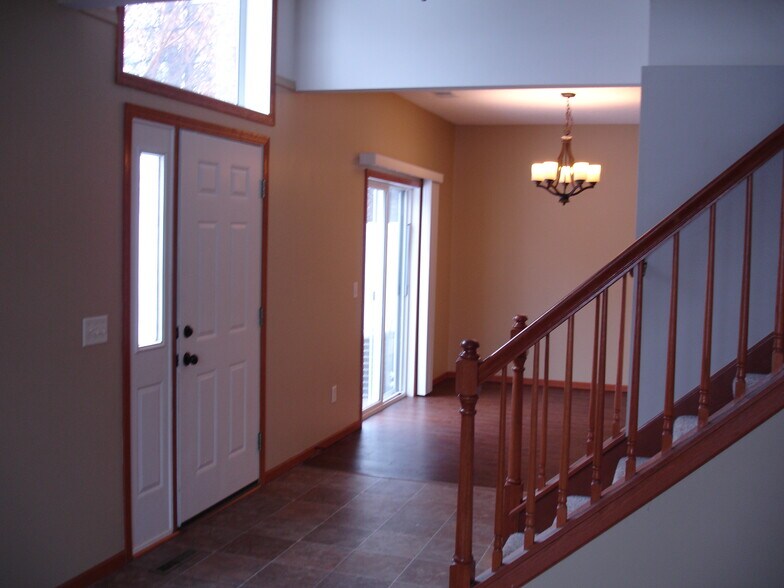 Building Photo - 633 Kingfisher Ln