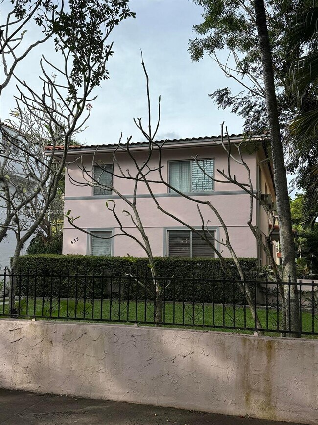 Building Photo - 433 Santander Ave