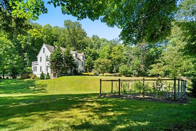 Building Photo - 38 Davis Hill Rd