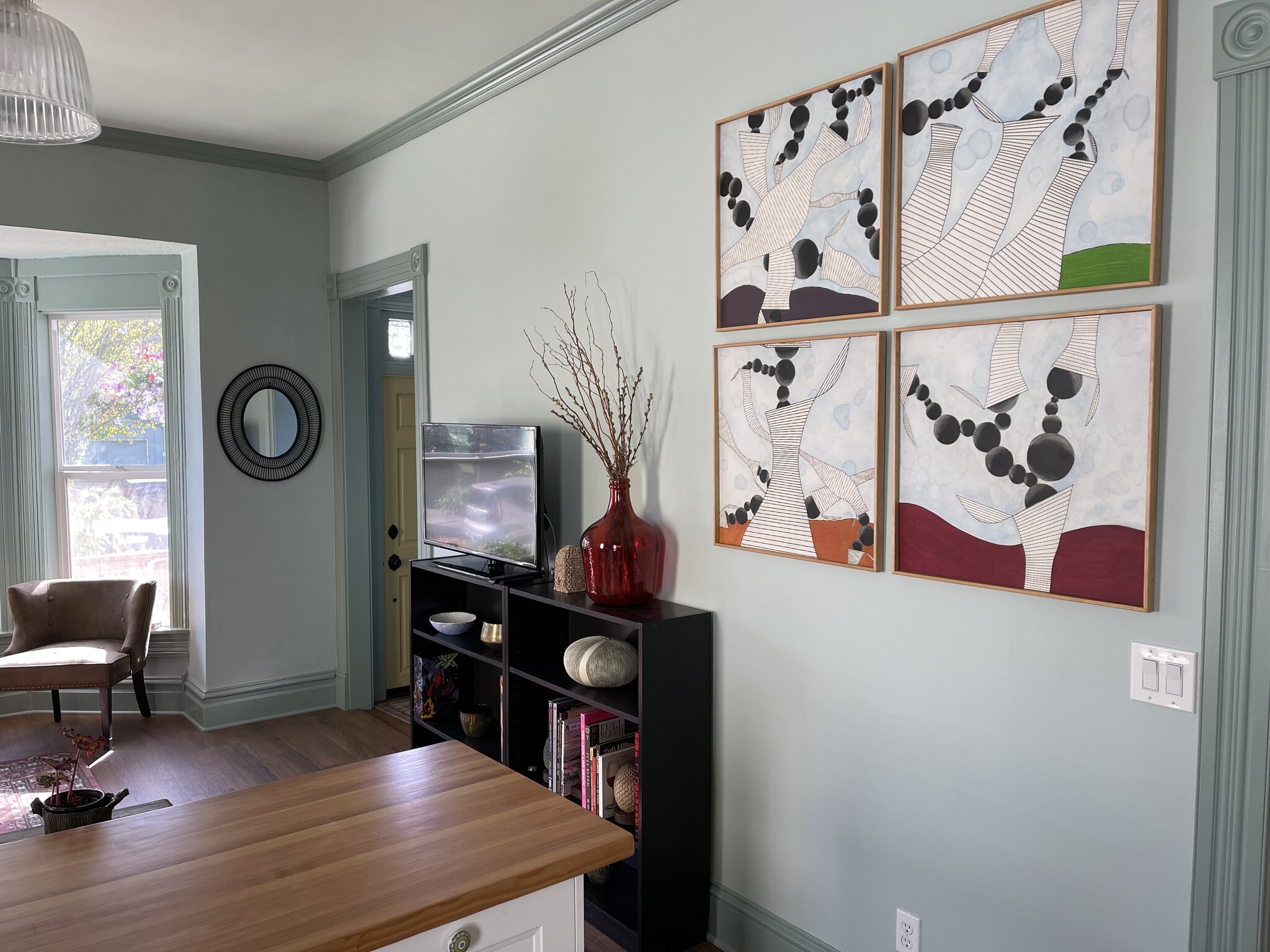 TV - 3521 NE 8th Ave