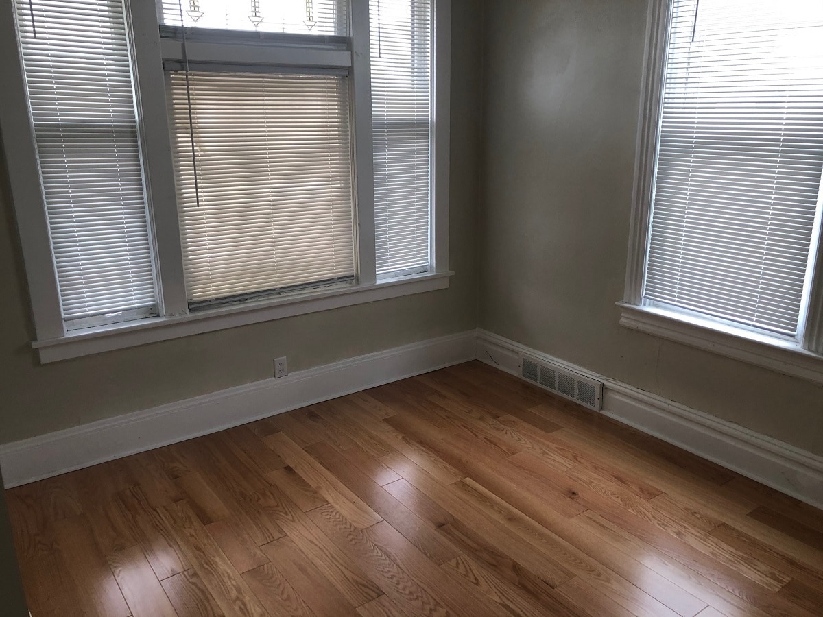 Building Photo - 694 6th St E