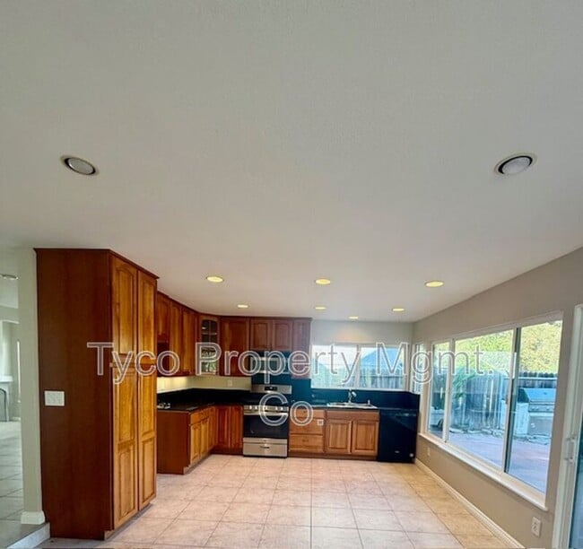 Building Photo - 863 Crystal Creek Ct