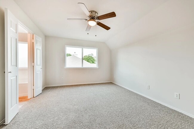 Building Photo - 106 Mango St