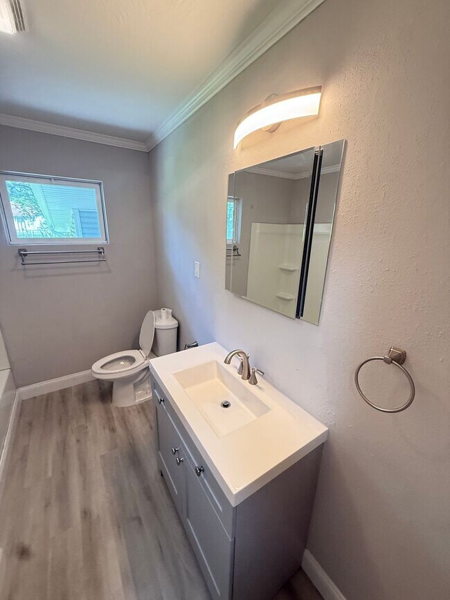 Building Photo - 3 Bed 1 Bath Springfield, MO