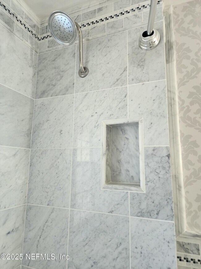 Building Photo - 212 St Johns Ave