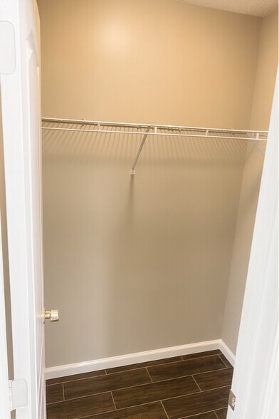 Building Photo - 45575 Ingleham Cir