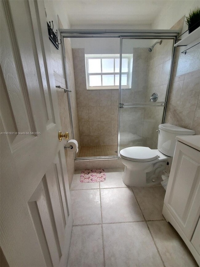 Building Photo - 6851 Farragut St