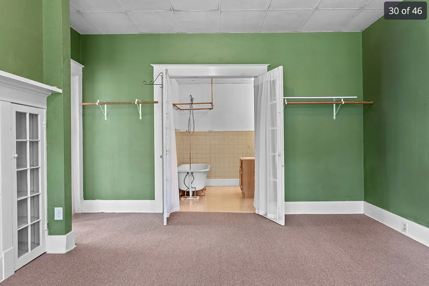 Ensuite Bathroom - 8 Lawn Ave