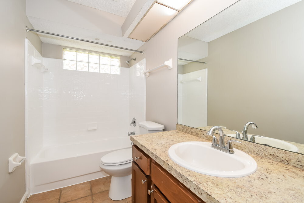 Building Photo - 10725 Meadowlea Dr