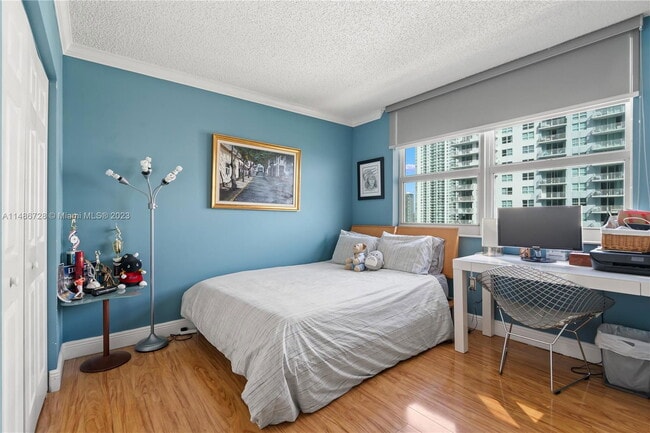 Building Photo - 1155 Brickell Bay Dr