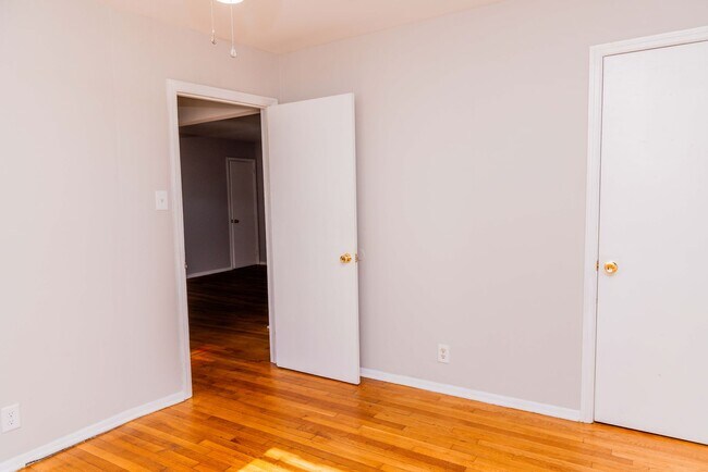 Building Photo - 1903 Grayland Ave