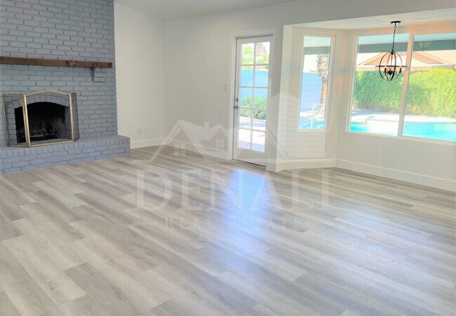 Building Photo - 618 W McNair St