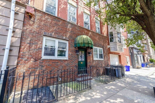 Building Photo - 523 Adams St