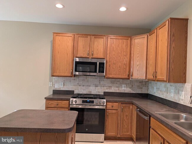 Building Photo - 44476 Livonia Terrace