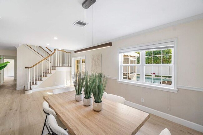 Building Photo - 518 Gardenia Terrace