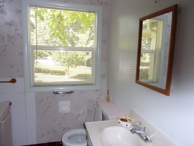 Building Photo - 4010 SW Fairhaven Dr