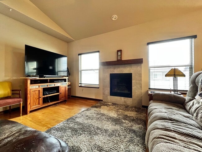 Building Photo - Elegant 3 Bedroom 2.5 Bathroom Home