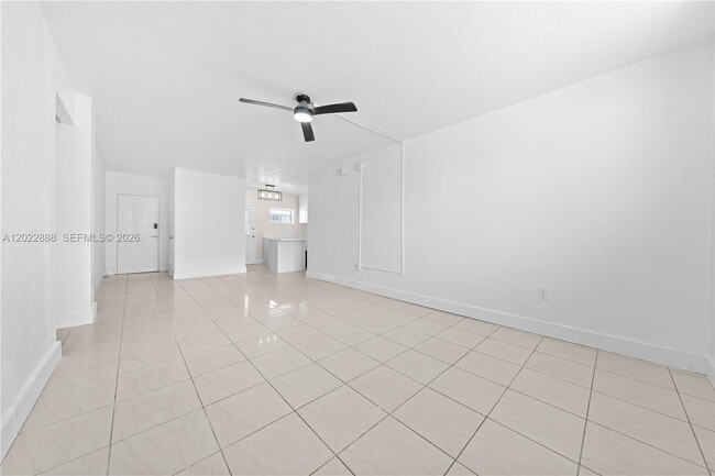 Building Photo - 1300 Lincoln Rd