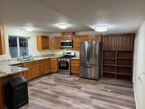 Building Photo - 422 E 200 N