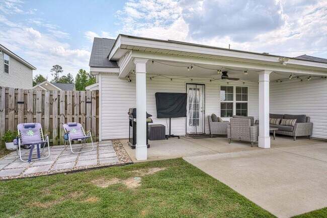 Building Photo - 858 Goodale Dr