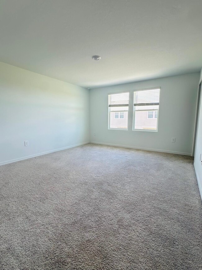 Building Photo - 2287 Portrait St