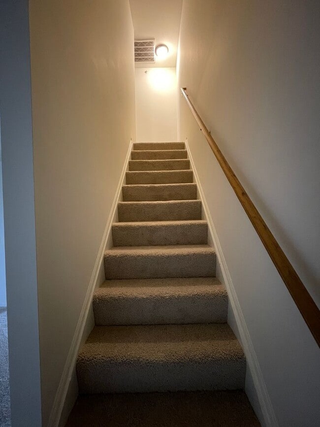 Building Photo - Updated 3 Bed 3 Bath Townhouse in Marietta!