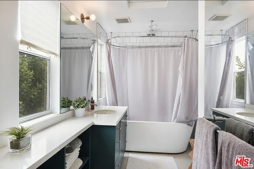 master bath - 429 N Ave 51