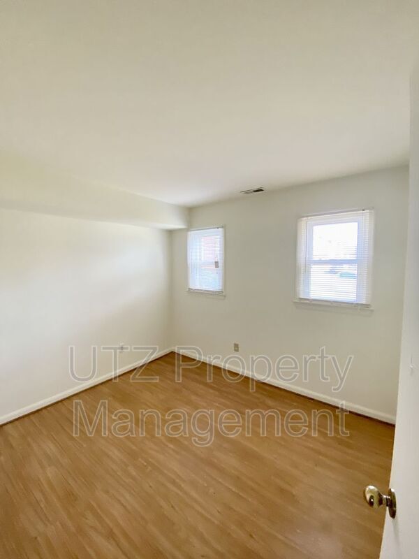 Building Photo - 722 Robinwood Dr