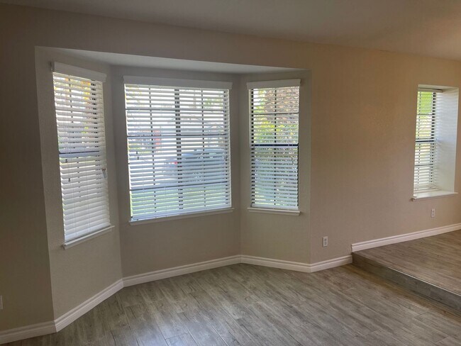 Building Photo - ***GORGEOUS SINGLE STORY BEAUTY IN THE HEA...