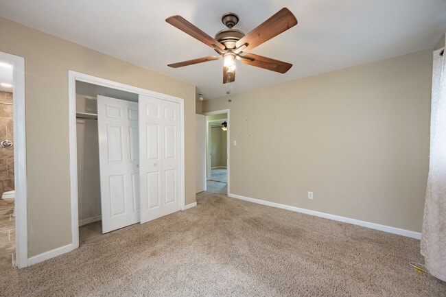 Building Photo - 3 bed 2 bath Near school/park