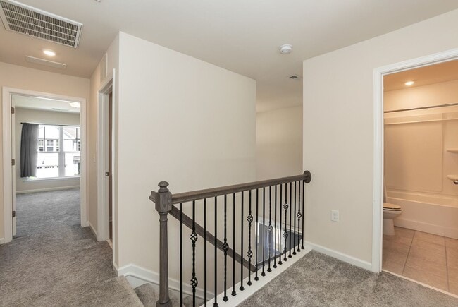 Building Photo - Gorgeous End Unit Townhome!