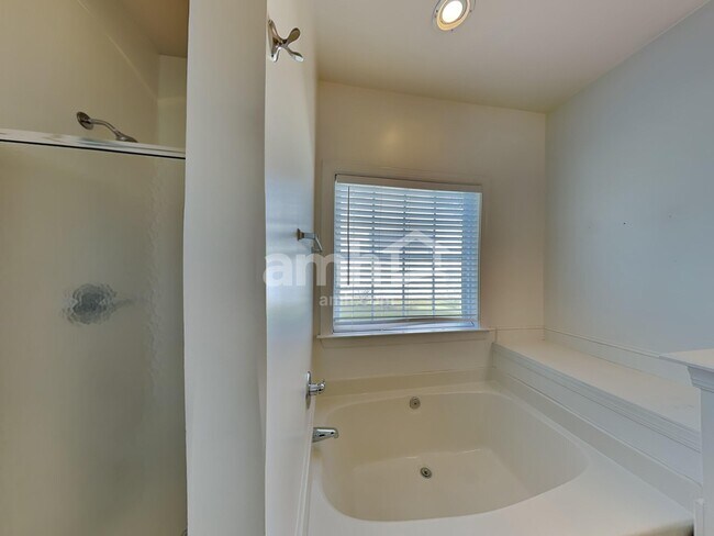 Building Photo - 2016 Sentinel Dr