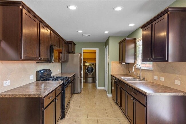 Building Photo - 316 Wildcat Dr