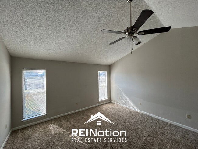 Building Photo - HORN LAKE STUNNER! 3BR/2BA | Vaulted Ceilings & Fireplace | Covered Patio & Garage!