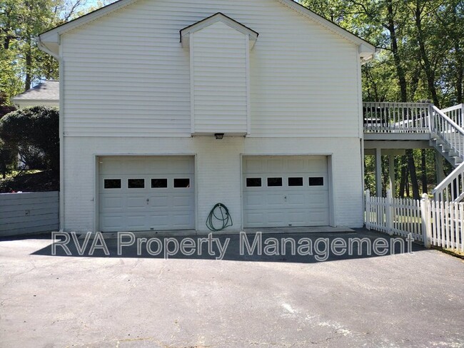 Building Photo - 5815 Meadowood Pl