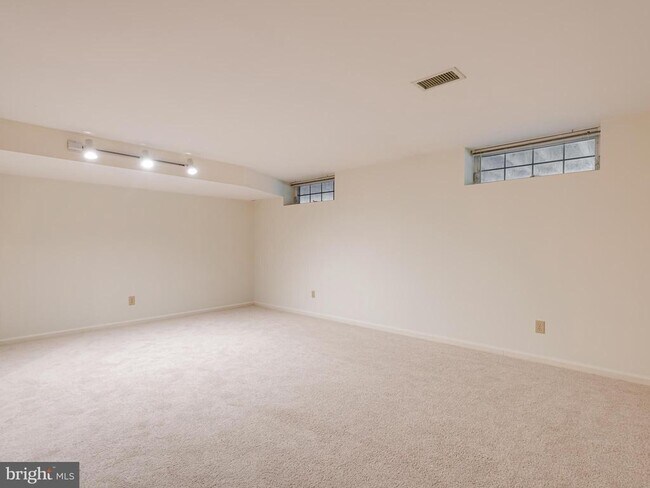 Building Photo - 913 Harbour Ridge Ln