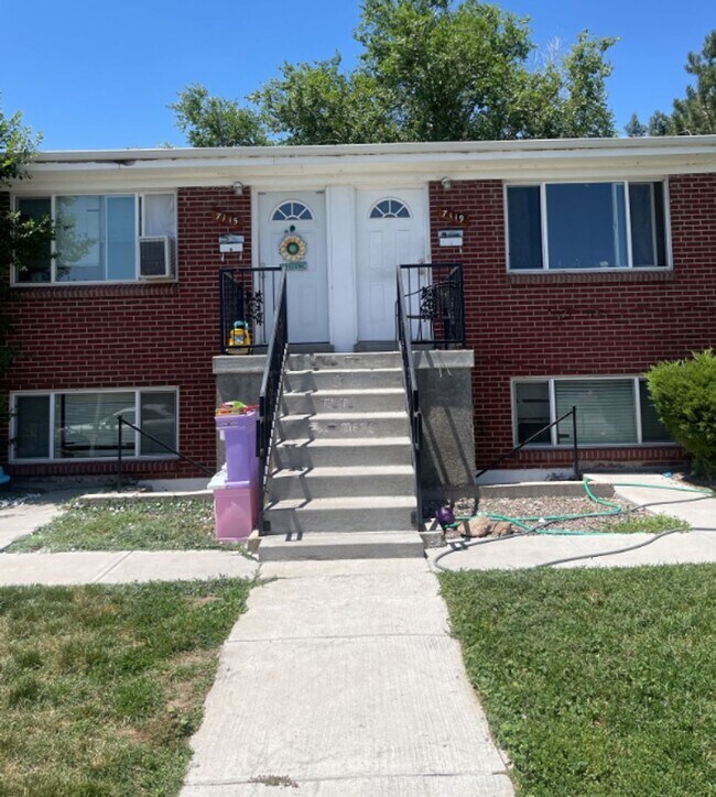 Building Photo - 2 Bedroom 1 Bathroom Westminster Quadplex - Lower unit