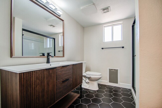 Building Photo - Spacious Villa for rent in Phoenix!