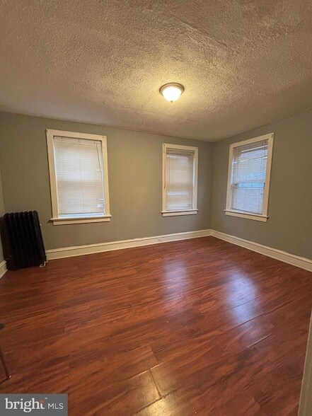 Building Photo - 649 W State St