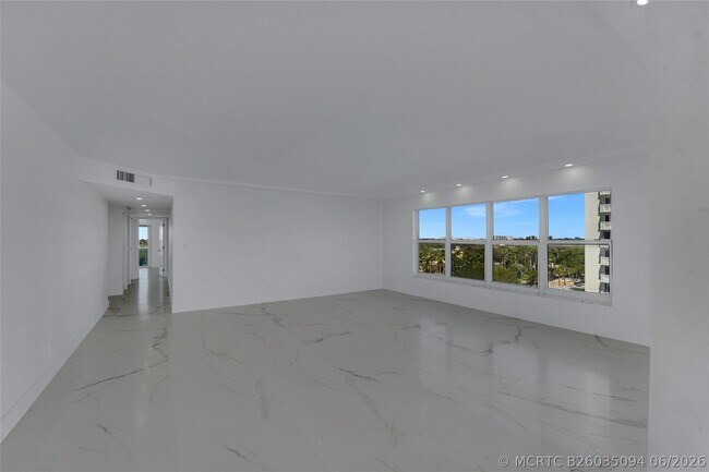 Building Photo - 3900 Galt Ocean Dr