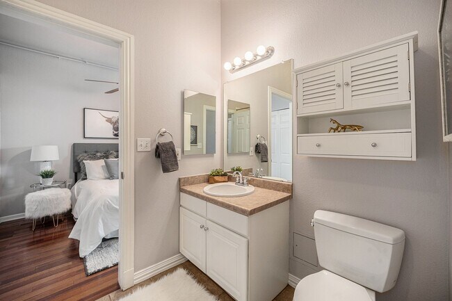 Building Photo - Urban Loft Living in the Heart of Baker W/...