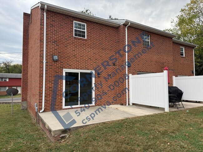 Building Photo - 1609 19th St NE