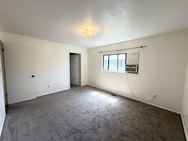 Building Photo - 445 E 800 N St