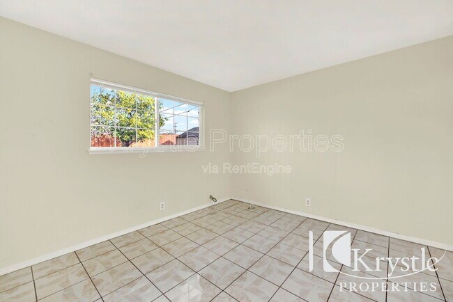 Building Photo - 126 Violet Dr