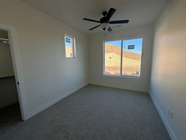 Building Photo - Brand New Townhome