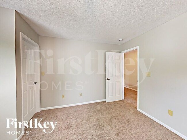 Building Photo - 10514 Blue Springs Ln