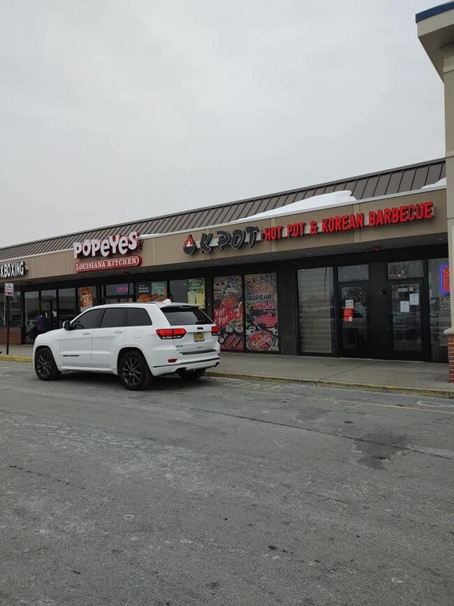 Building Photo - 450 Grand St