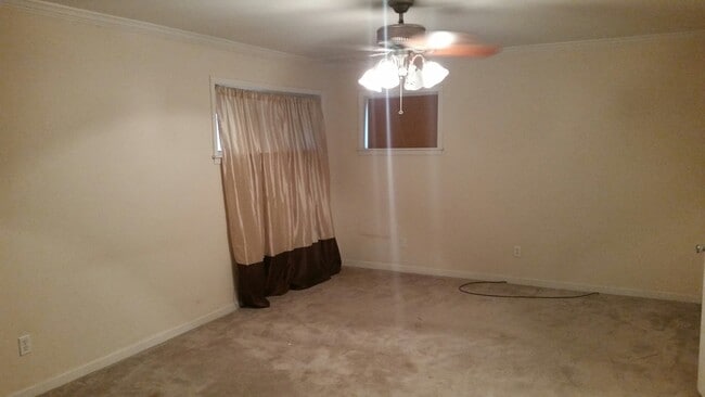 Building Photo - 2046 Shadywood- HOUSE FOR LEASE IN SHREVEPORT