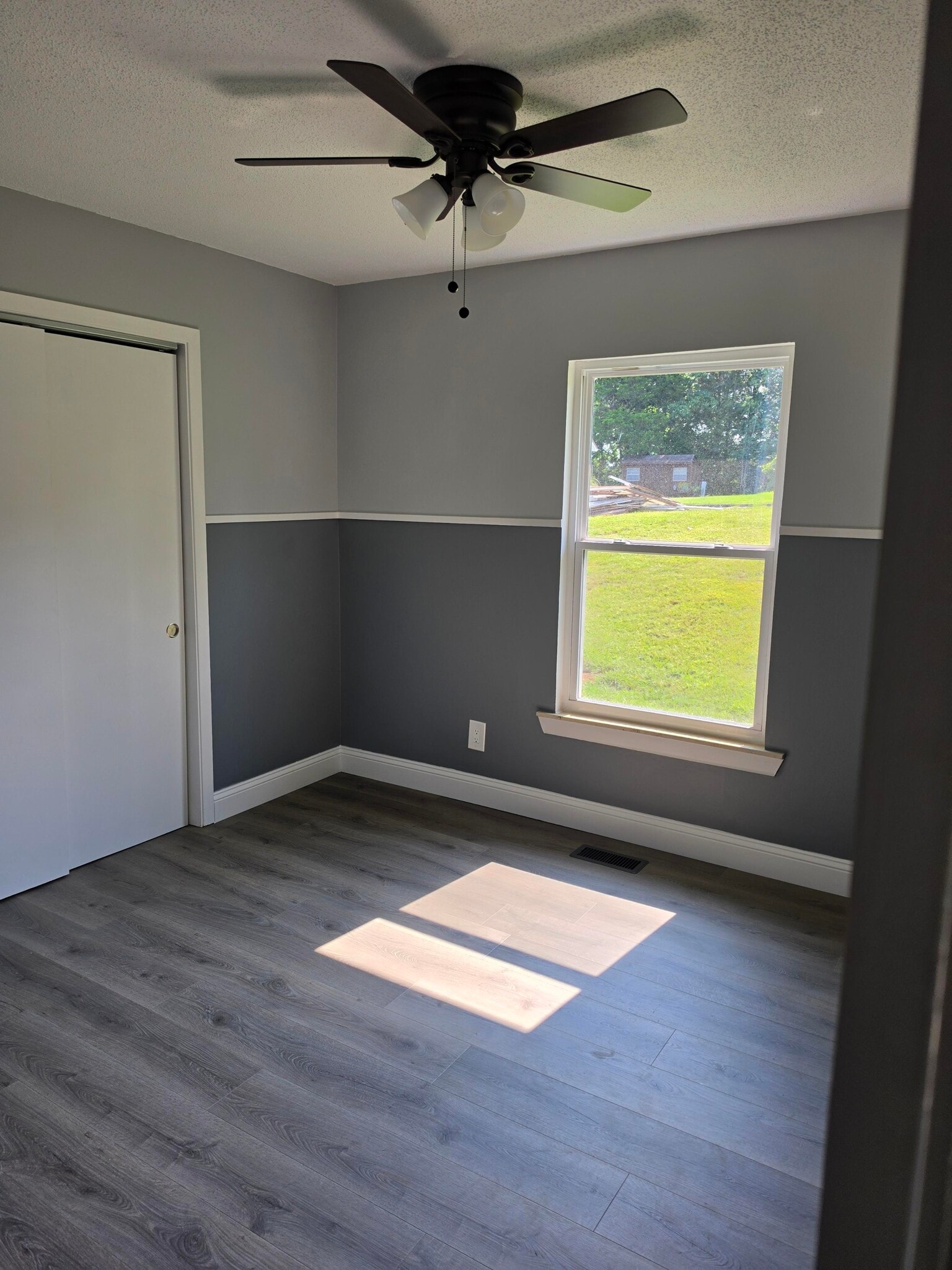 Building Photo - 421 River Bend Dr